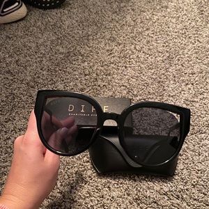 DIFF SUNGLASSES BRAND NEW